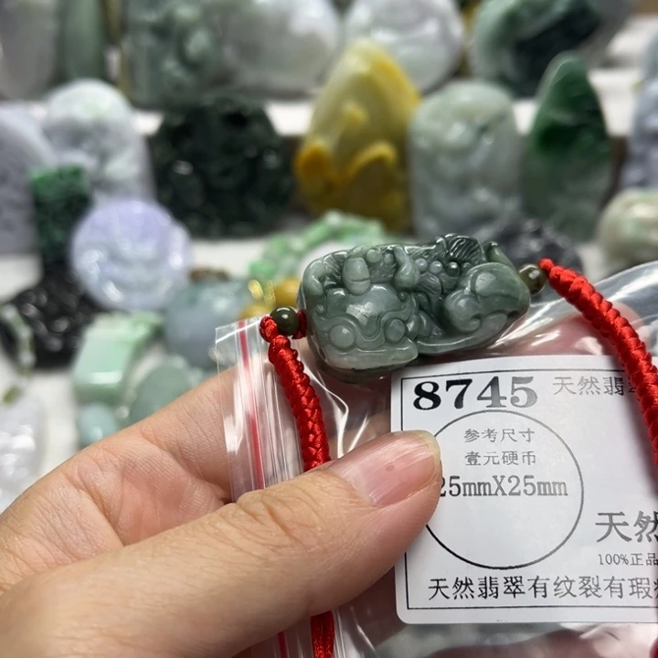 翡翠未镶嵌颈饰8745瑕疵