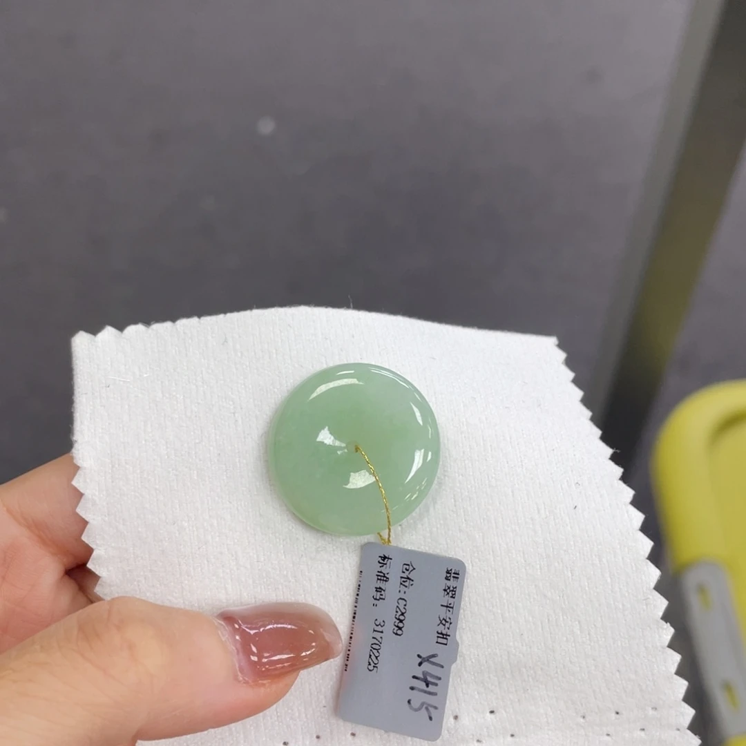 翡翠未镶嵌颈饰平安扣