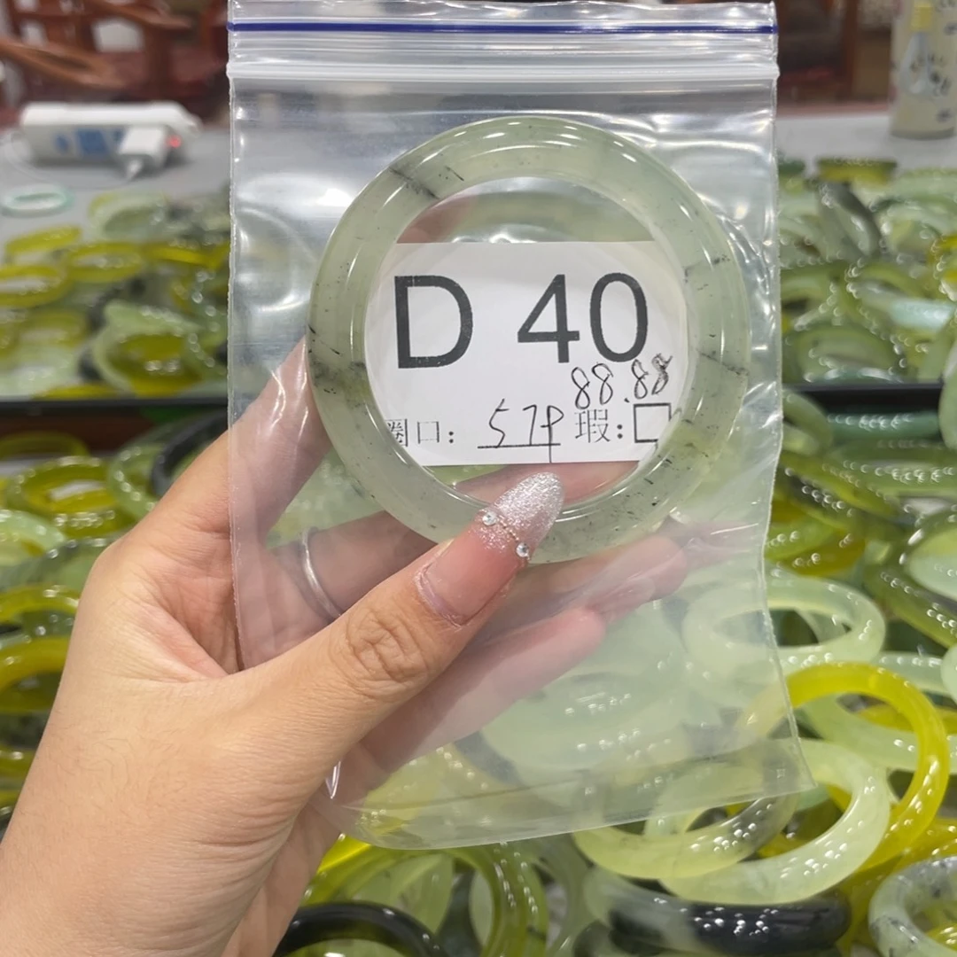 未镶嵌蛇纹石玉颈饰心*