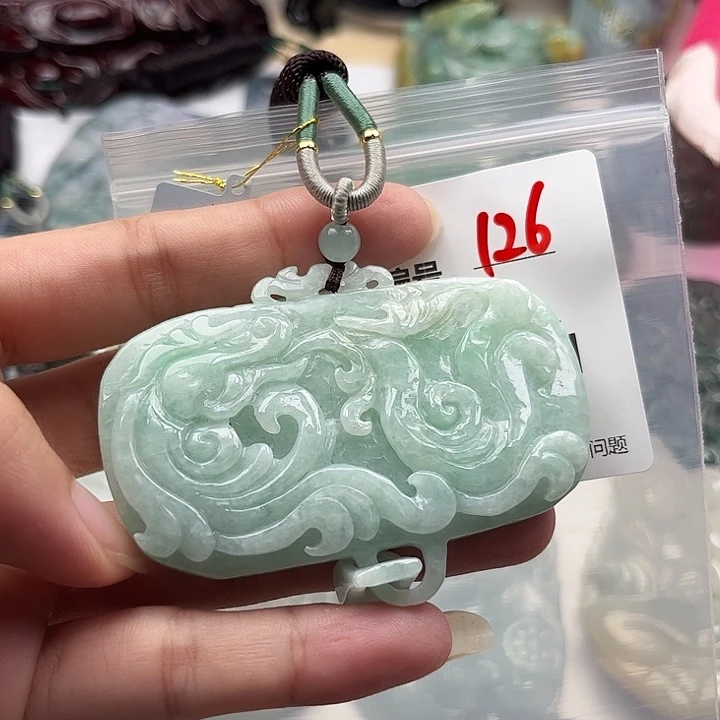 翡翠未镶嵌颈饰挂件