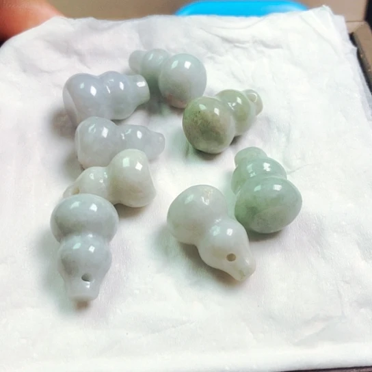 翡翠颈饰未镶嵌疯***米吊坠