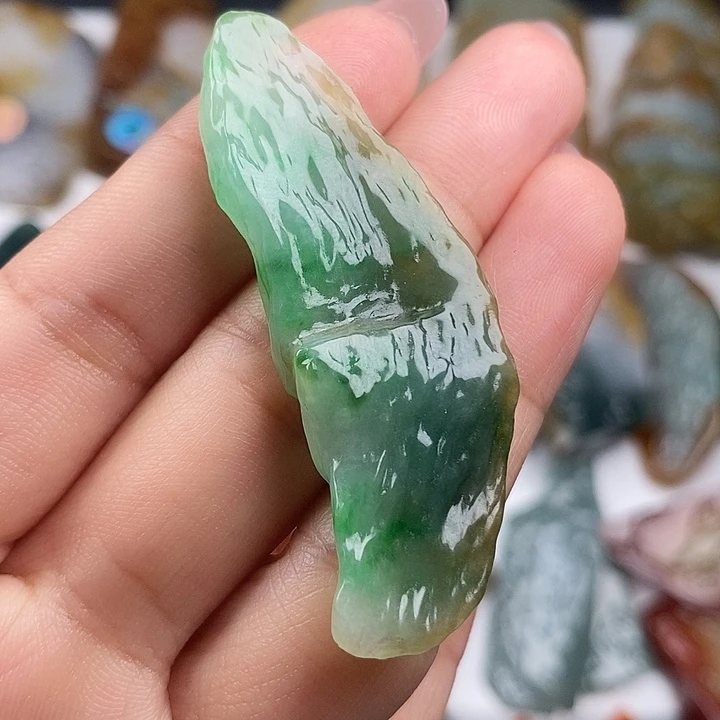 颈饰未镶嵌翡翠天然