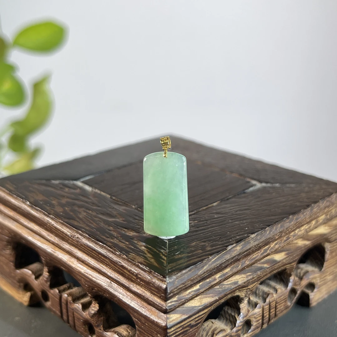 JXW21-33  天然缅甸A货翡翠  18K扣头无事牌