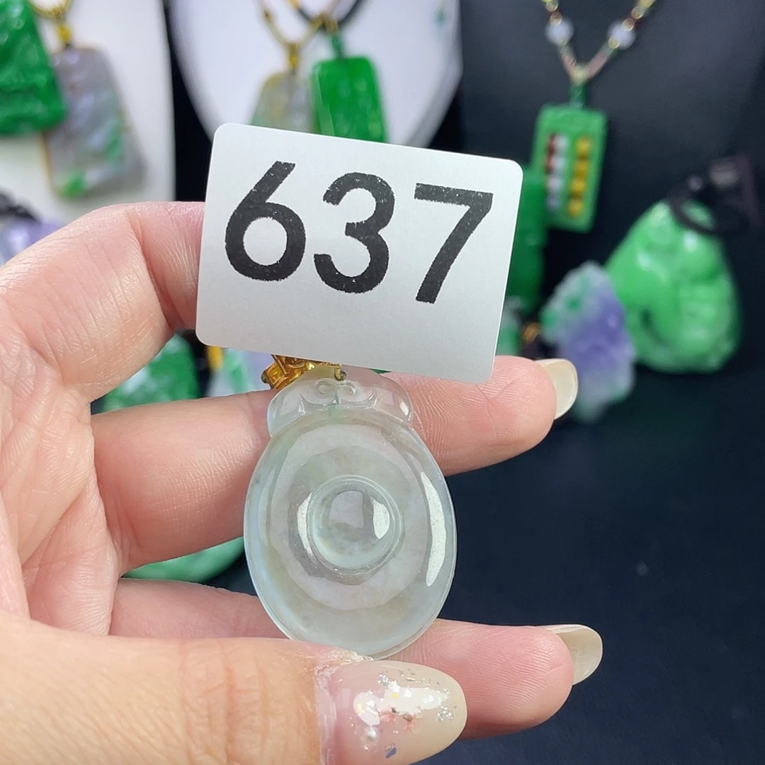 翡翠未镶嵌吊坠(赠链)