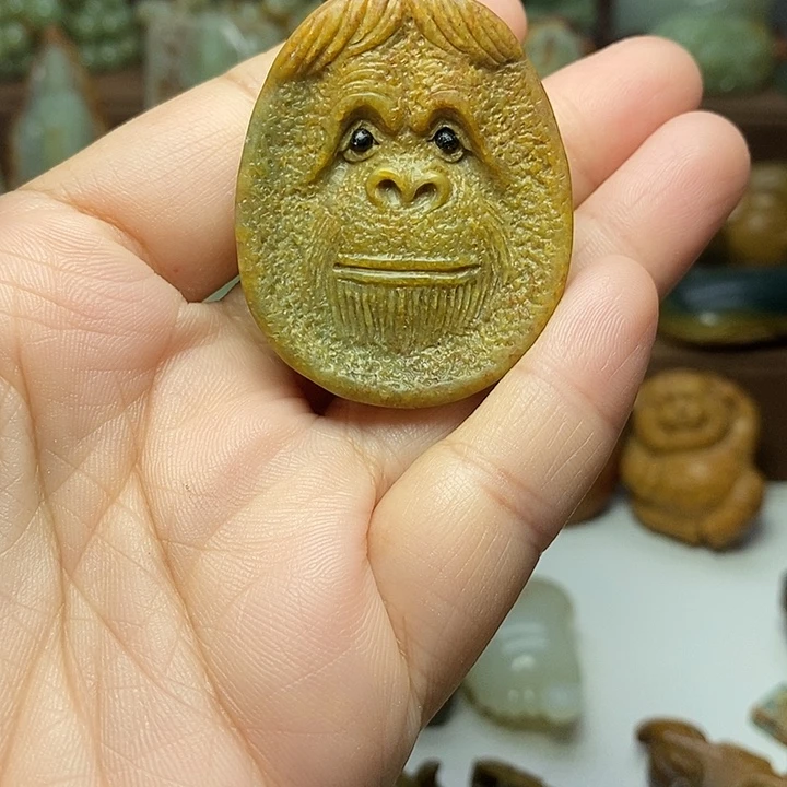 墩***儿岫岩河磨玉（透闪石质玉）未镶嵌颈饰