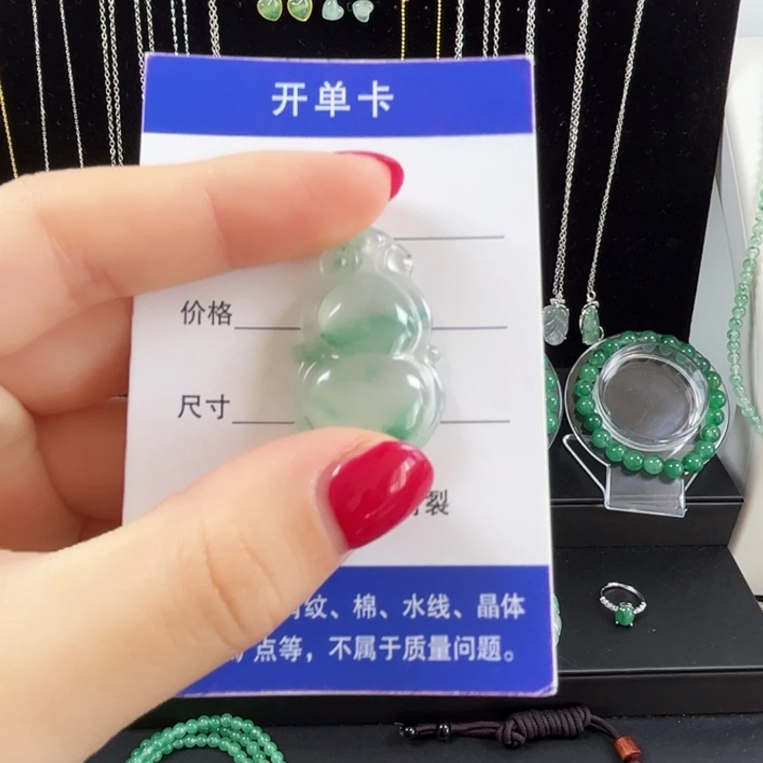石英质玉（非洲翠）未镶嵌颈饰