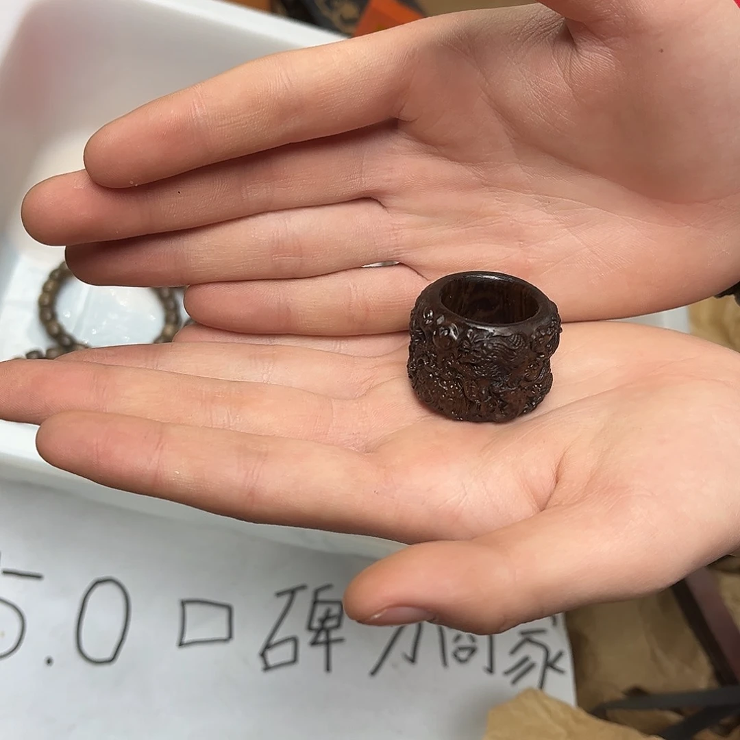 大叶紫檀（黑酸枝木类）