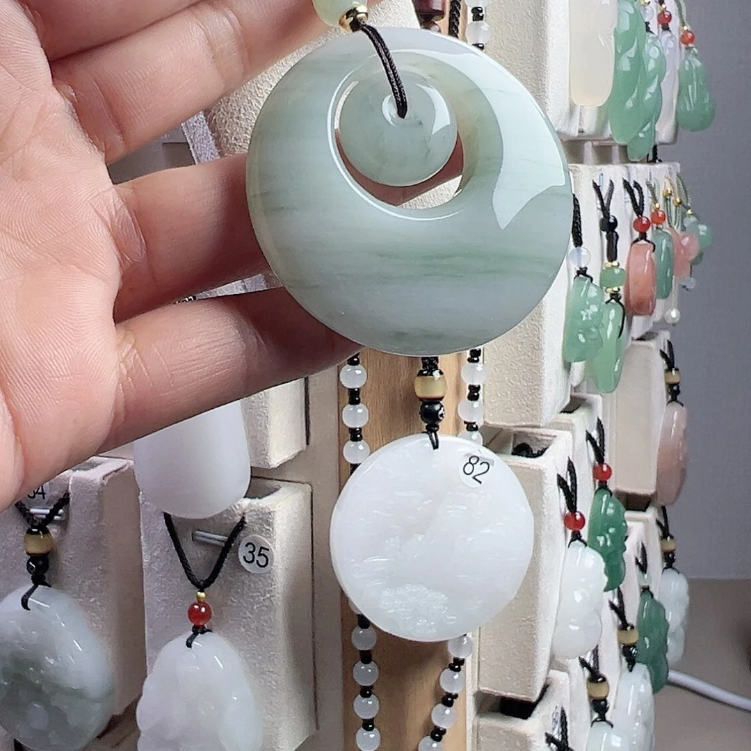 石英质玉（金丝玉）未镶嵌颈饰