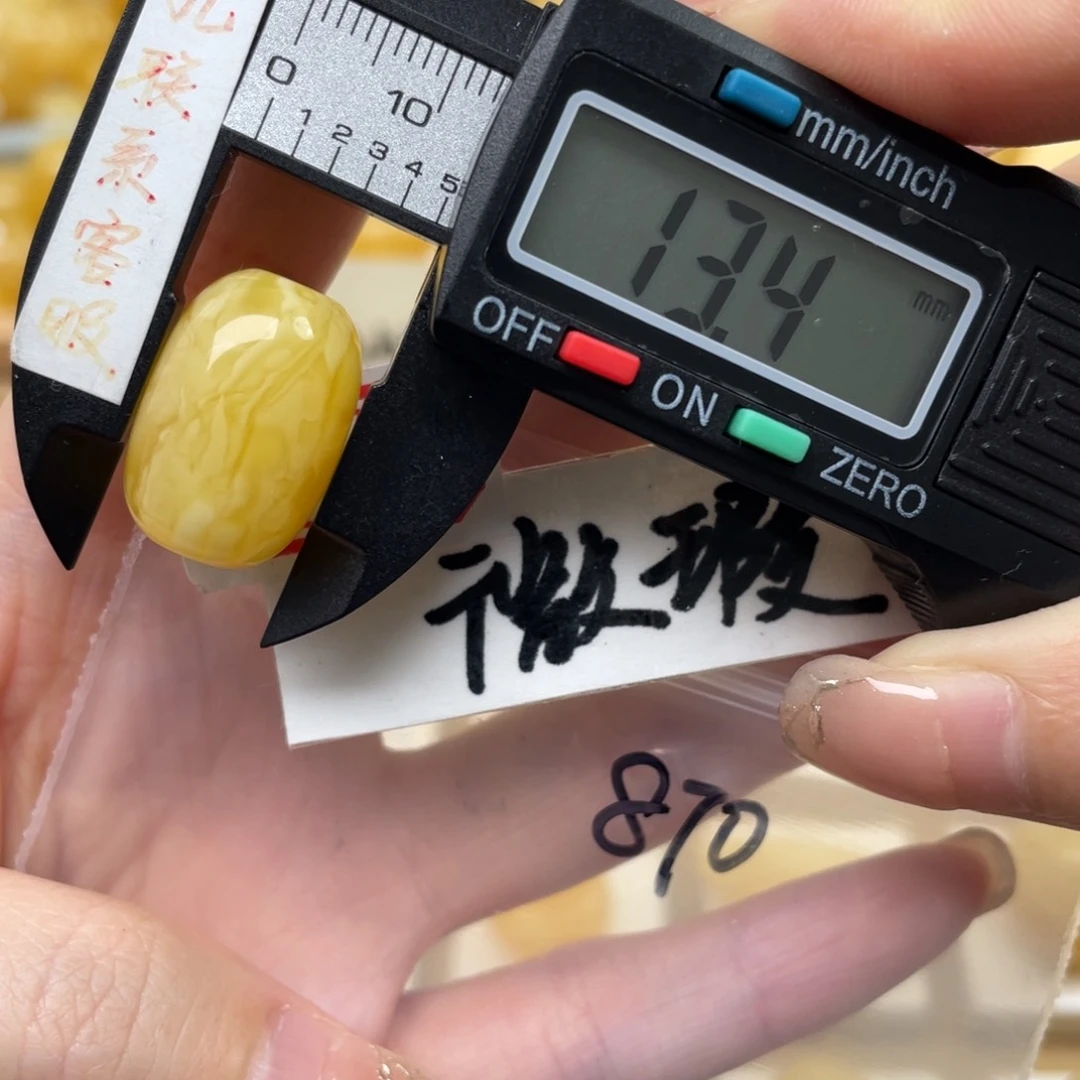 蜜蜡裸石未镶嵌微瑕