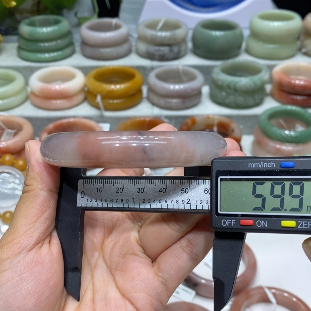 石英岩玉未镶嵌手镯