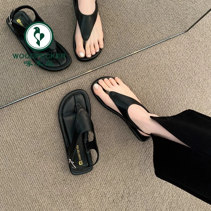 啄木鸟法式凉鞋2025夏季软平底时尚夹脚沙滩鞋外穿配裙子罗马鞋