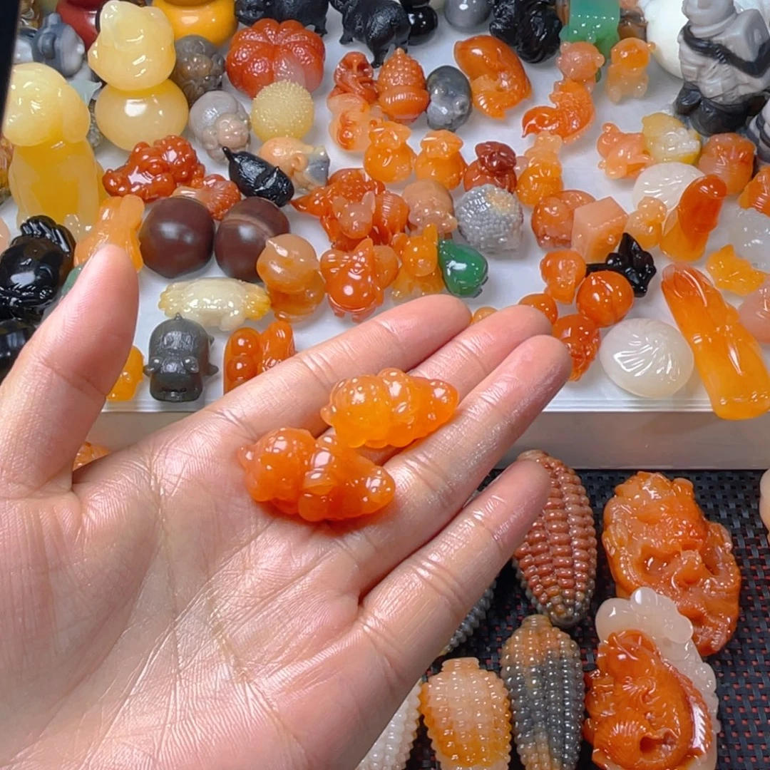 琬***儿石英质玉（金丝玉）未镶嵌颈饰