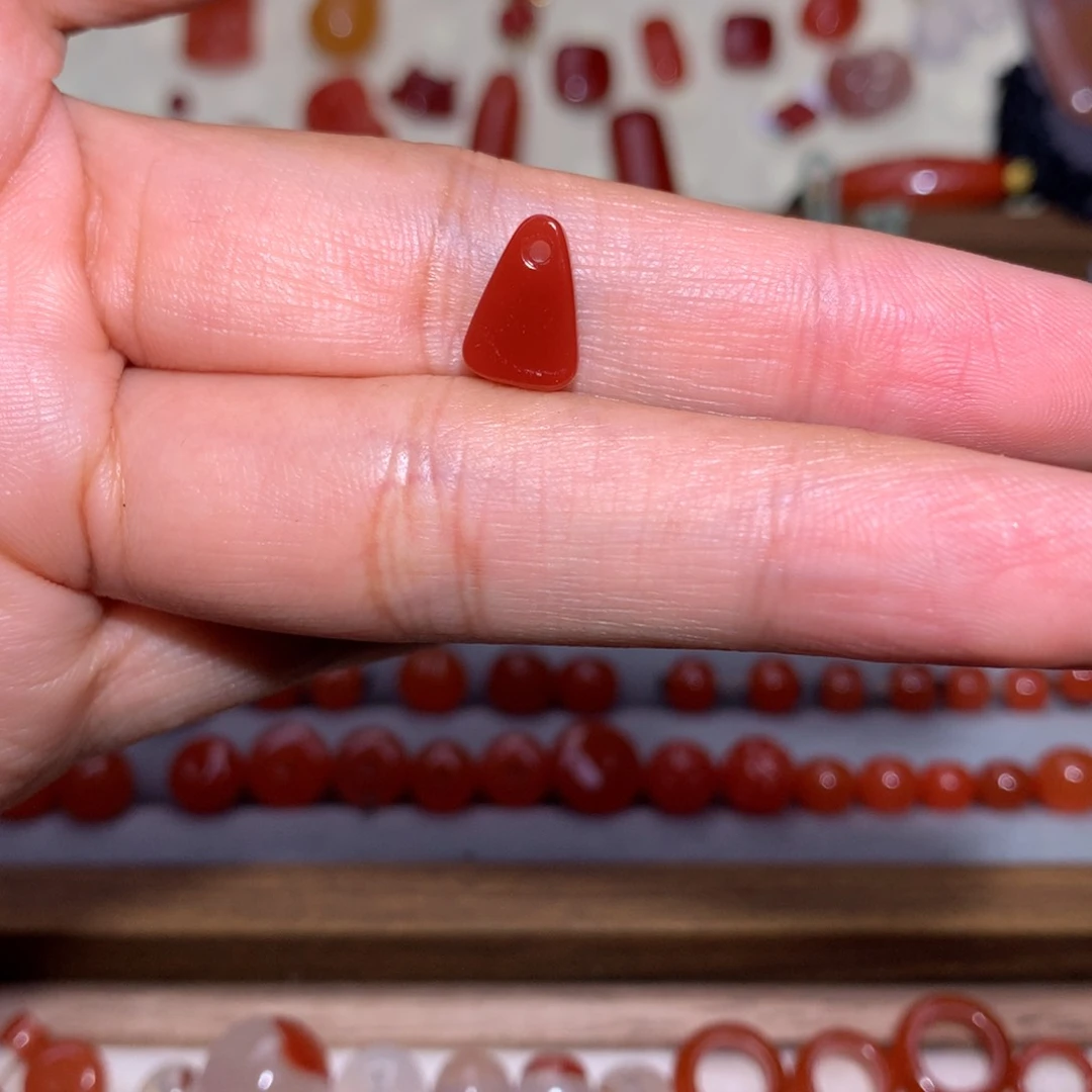 南红玛瑙侧挂未镶嵌