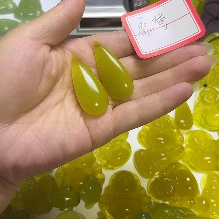 恋***娘蛇纹石玉未镶嵌颈饰