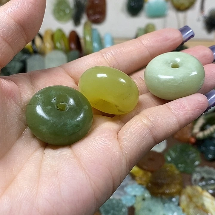 蛇纹石玉吊坠未镶嵌