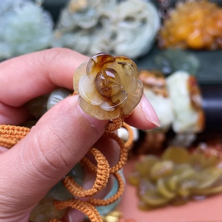 蛇纹石玉吊坠未镶嵌爱****?