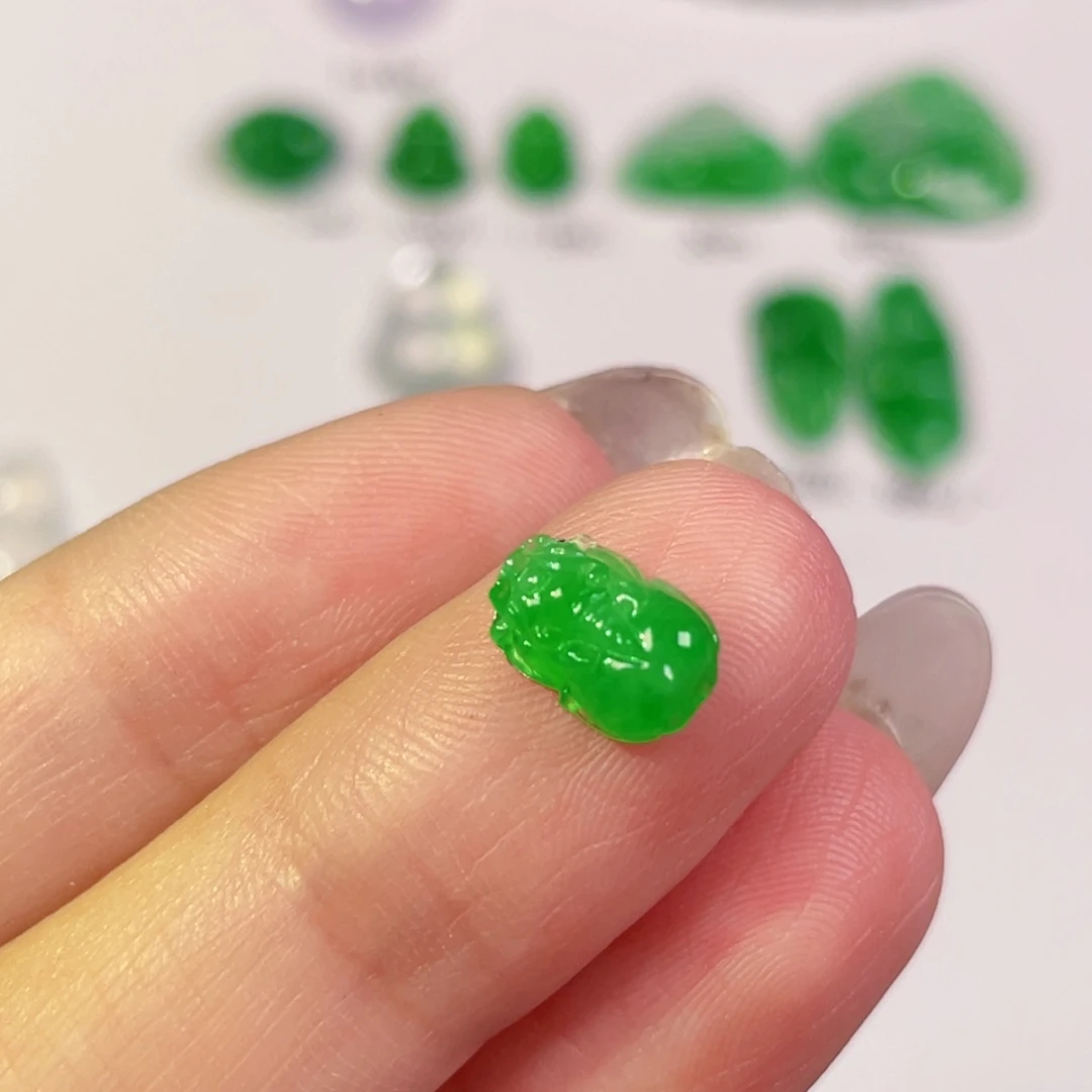 翡翠未镶嵌颈饰裸石