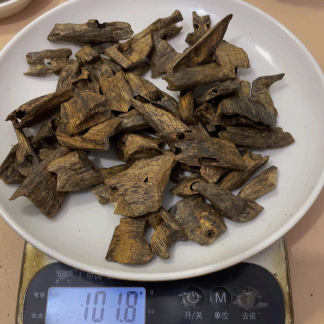 沉香木摆件大****北紫罗兰块料100克