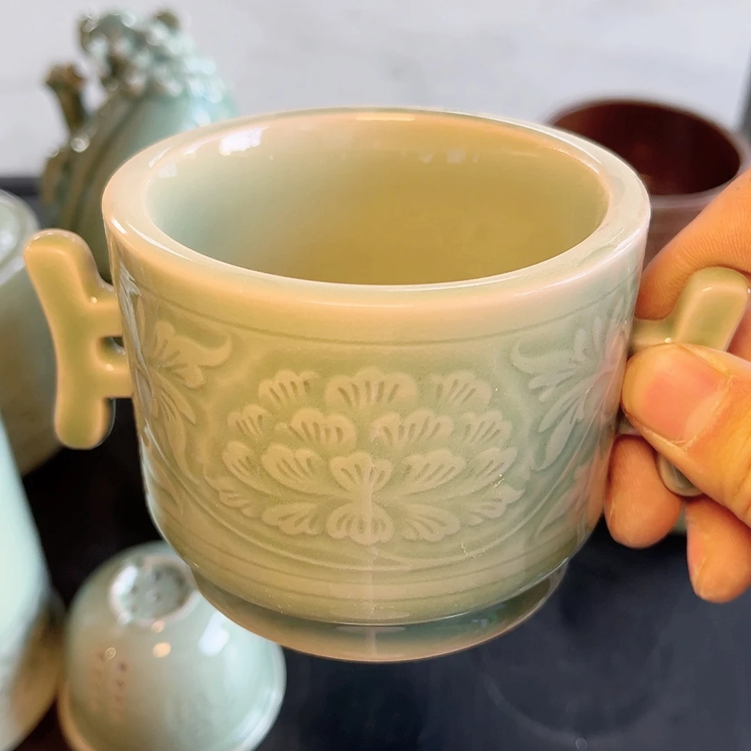 瓷瑕疵双耳塔牡丹炉