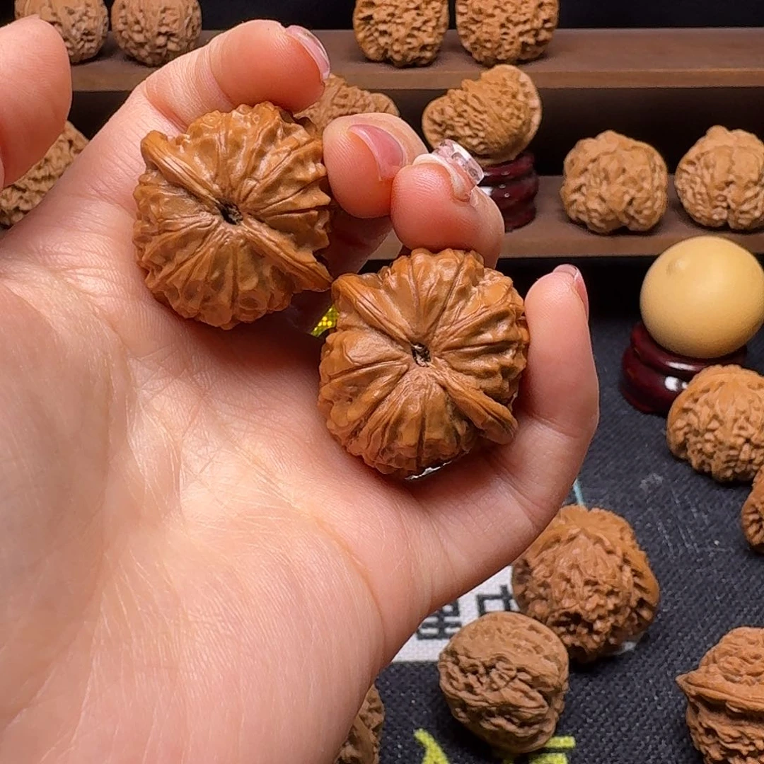 文玩核桃吊坠别****眼33石门元宝