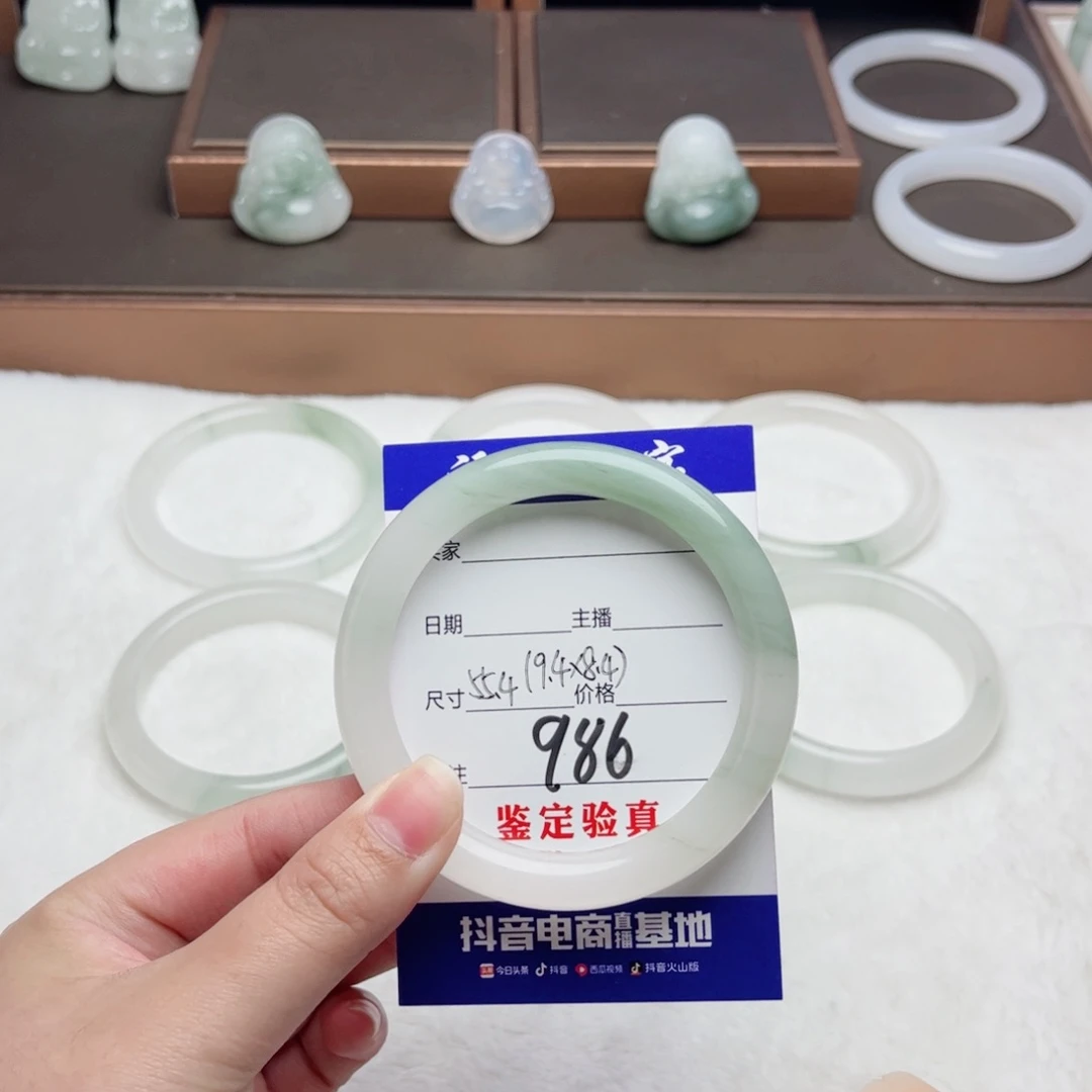 石英质玉手镯未镶嵌俗*。