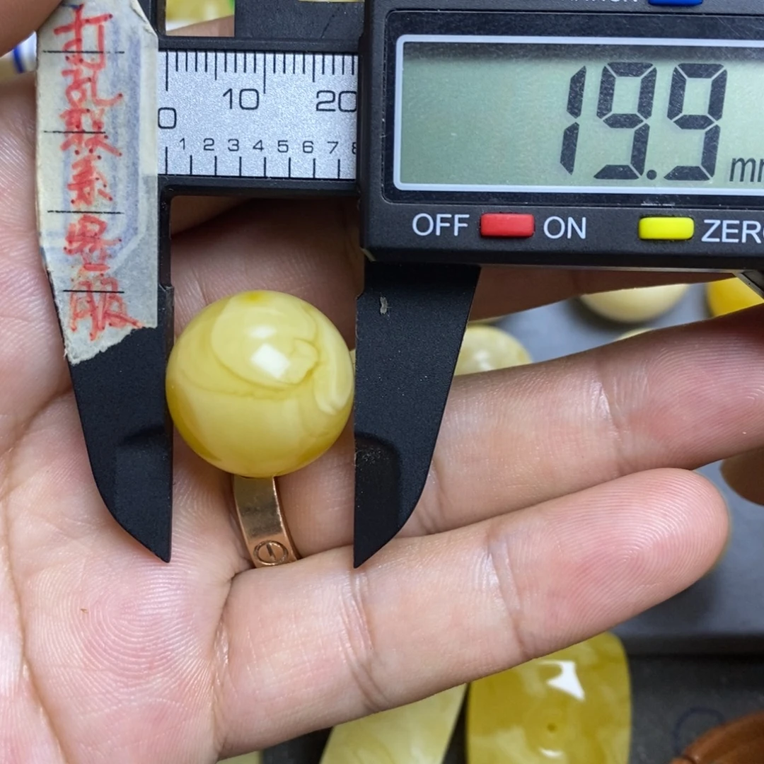蜜蜡未镶嵌裸石19.9微瑕圆珠默认直发