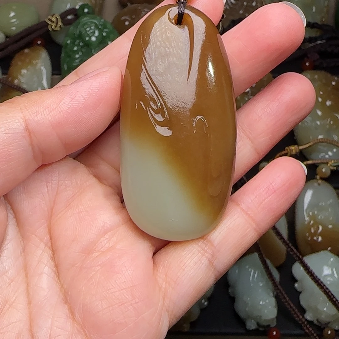王***范和田玉未镶嵌颈饰