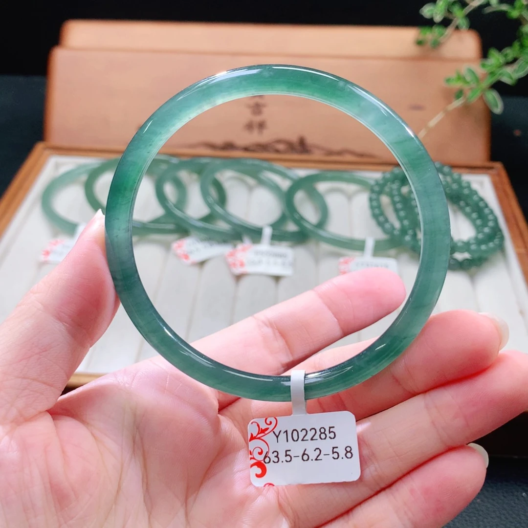 翡翠手镯（圆镯）未镶嵌