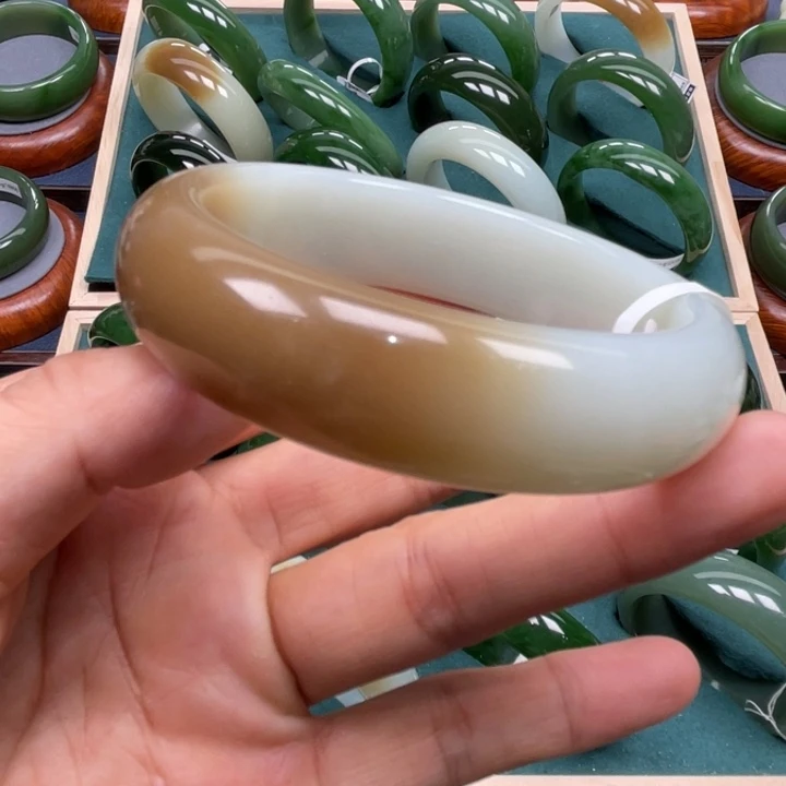 和田玉手镯未镶嵌