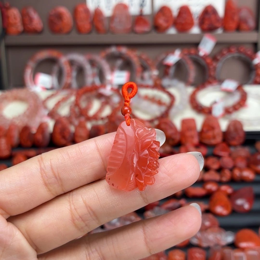 南红玛瑙未镶嵌颈饰莲花梳子