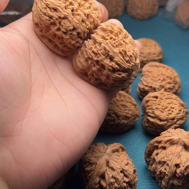 文玩核桃吊坠2三角有黄南疆
