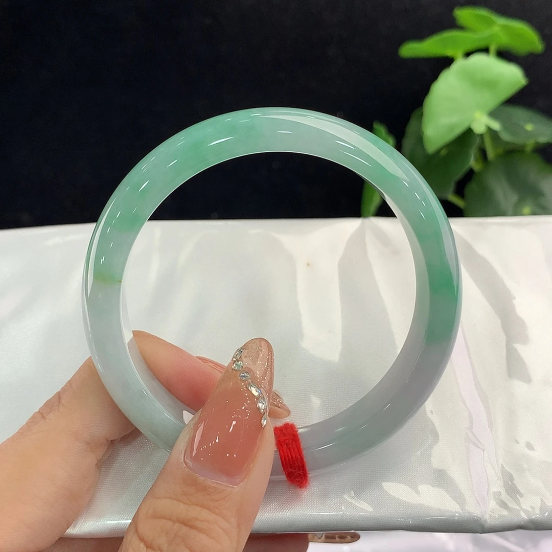 翡翠手镯未镶嵌正57