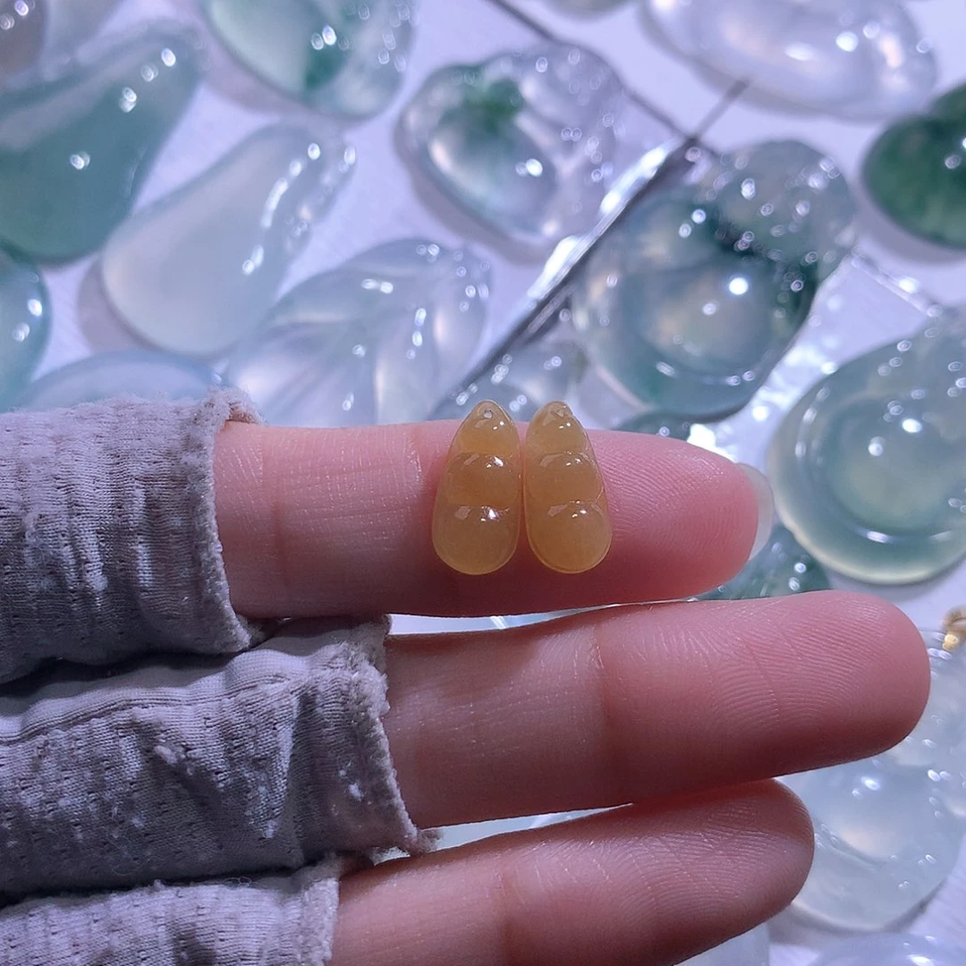 颈饰未镶嵌翡翠一对