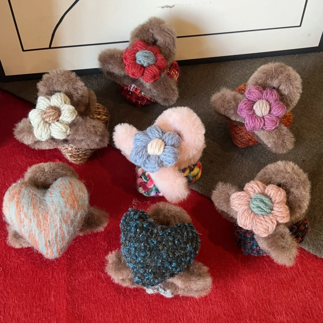 木子秋奶咖慕斯~毛绒花朵盘发抓夹ins高级感时髦洋气甜美百搭发夹