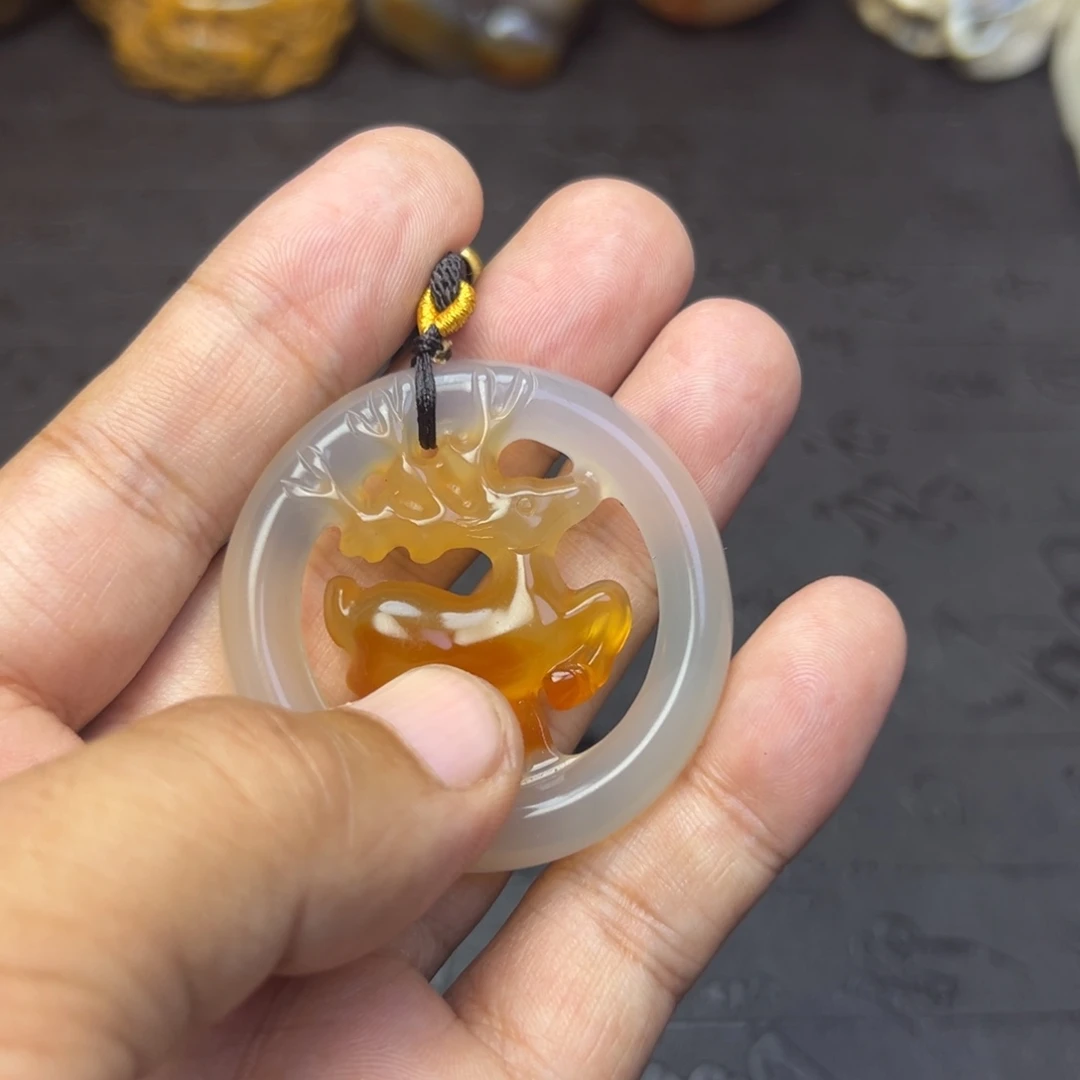郭***萍玛瑙/玉髓未镶嵌时尚潮流手把件吊坠