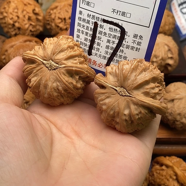 昊***天桃核吊坠白狮子头44