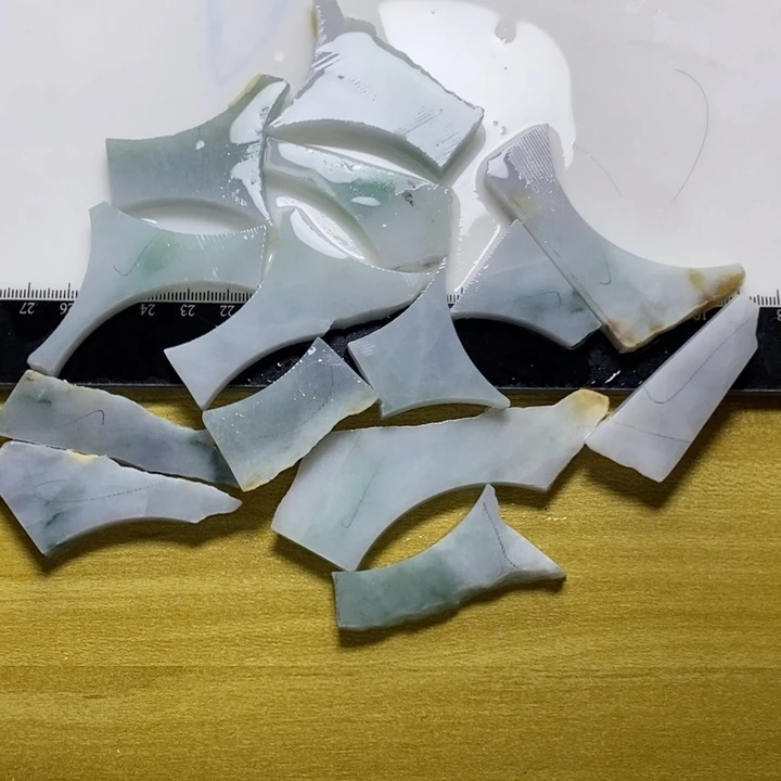 翡翠未镶嵌颈饰材料