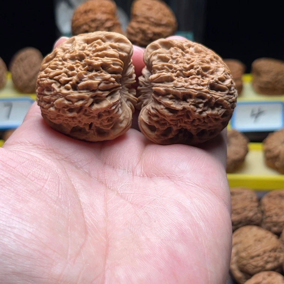 把件文玩核桃逐鹿三角凹底