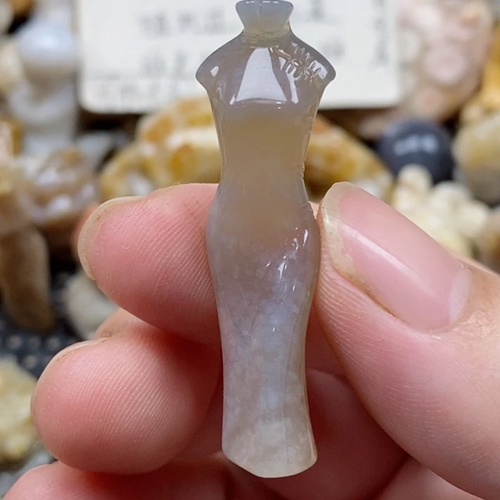 颈饰未镶嵌硅化珊瑚（珊瑚玉）