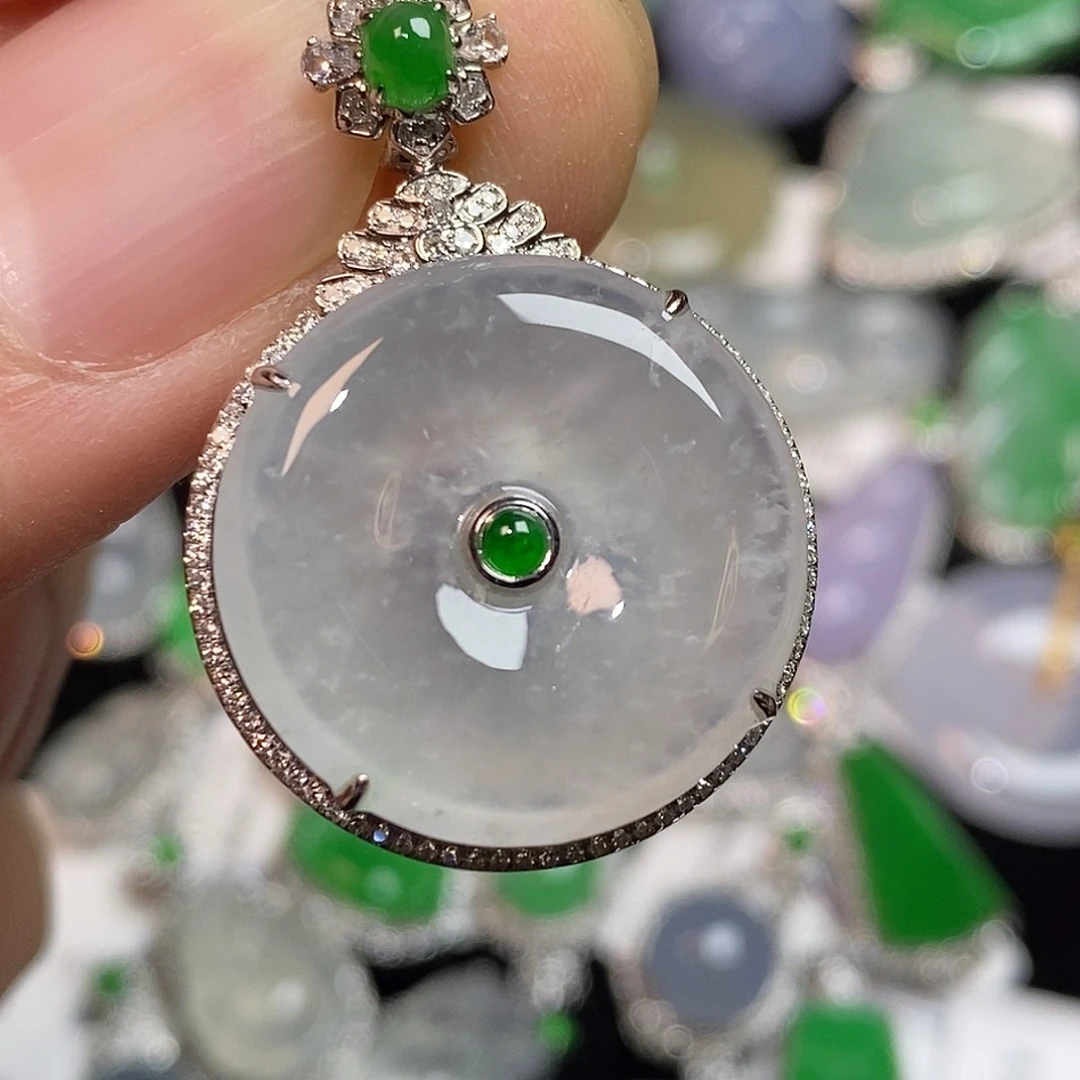 翡翠18K金镶嵌颈饰平安