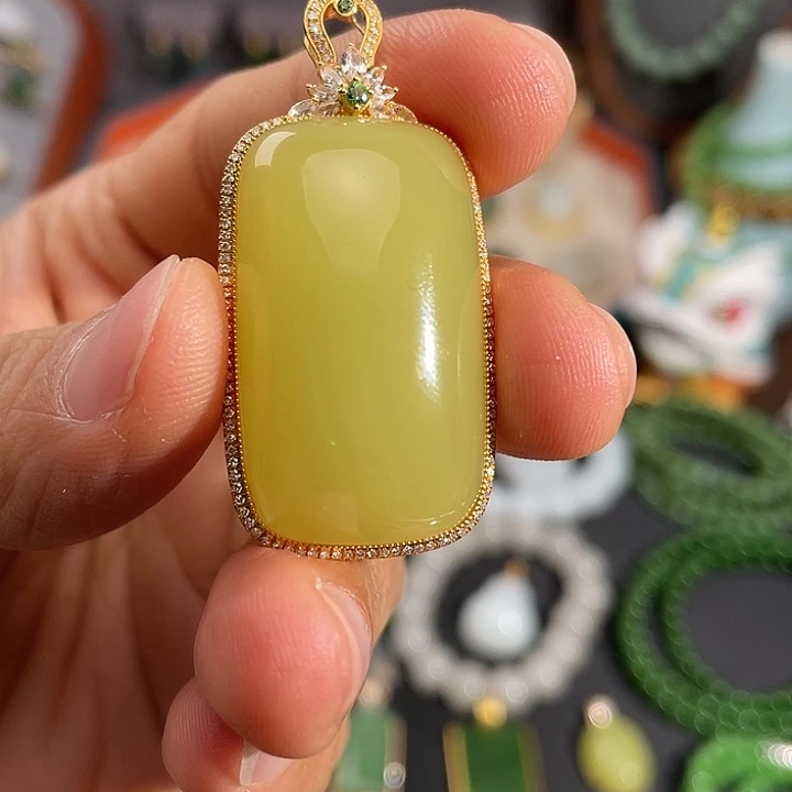 和田玉18K金镶嵌颈饰