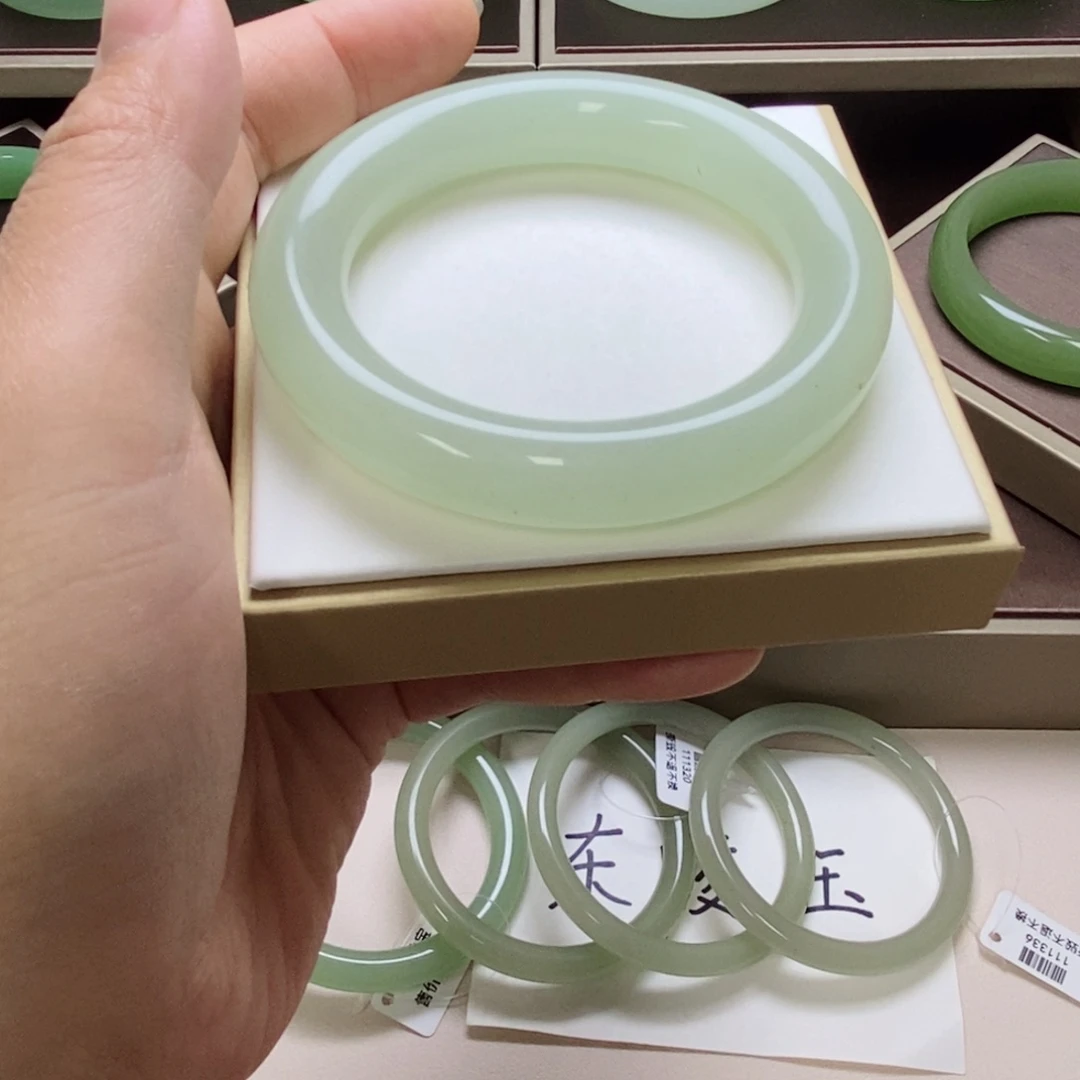 东陵石未镶嵌手镯