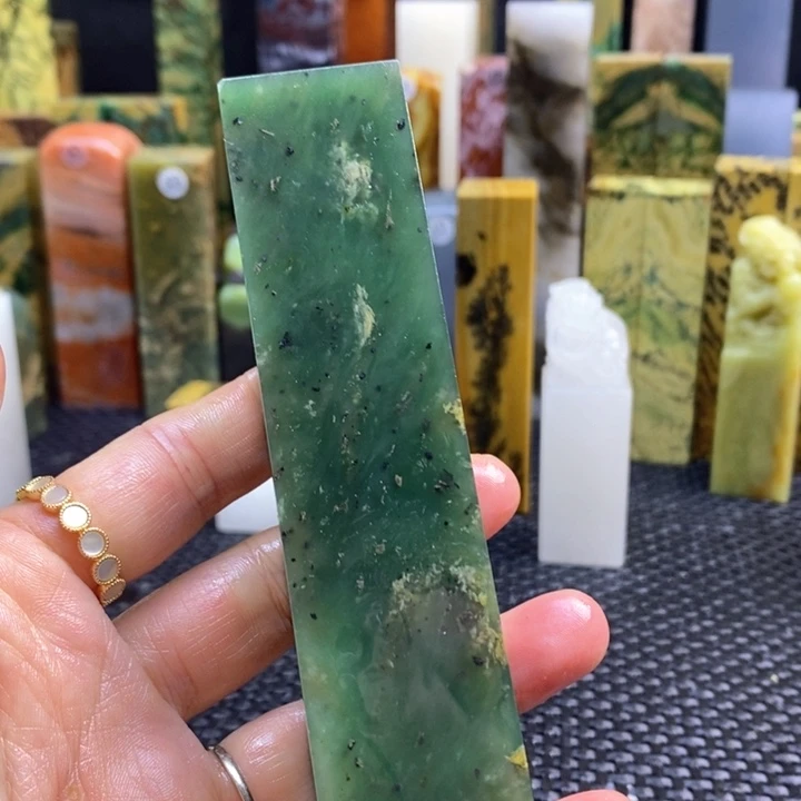 四川石颐***仁青田石印章石