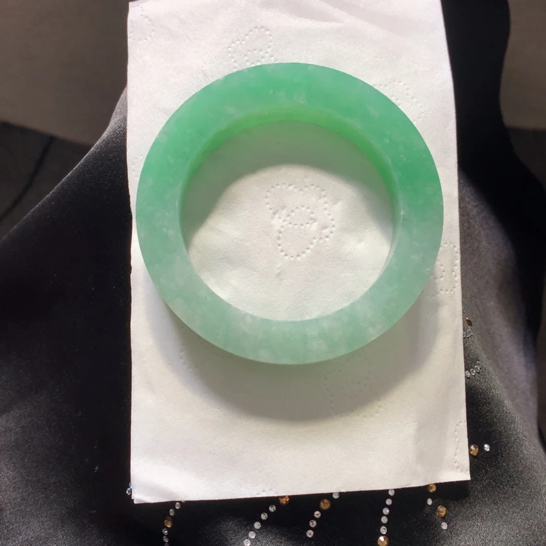蜜***豆未镶嵌翡翠手镯定制翡翠