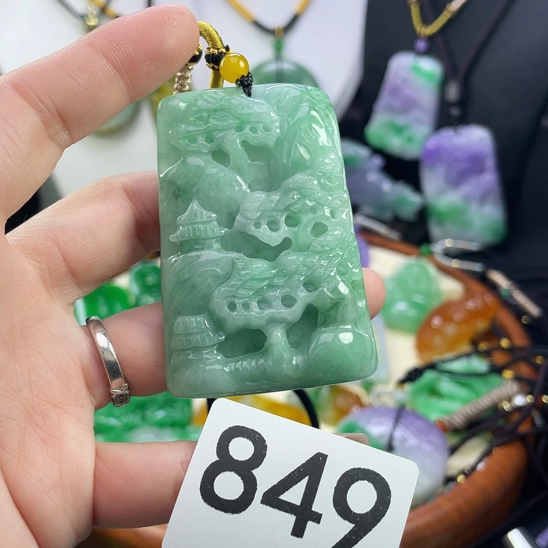 翡翠未镶嵌吊坠(赠链)