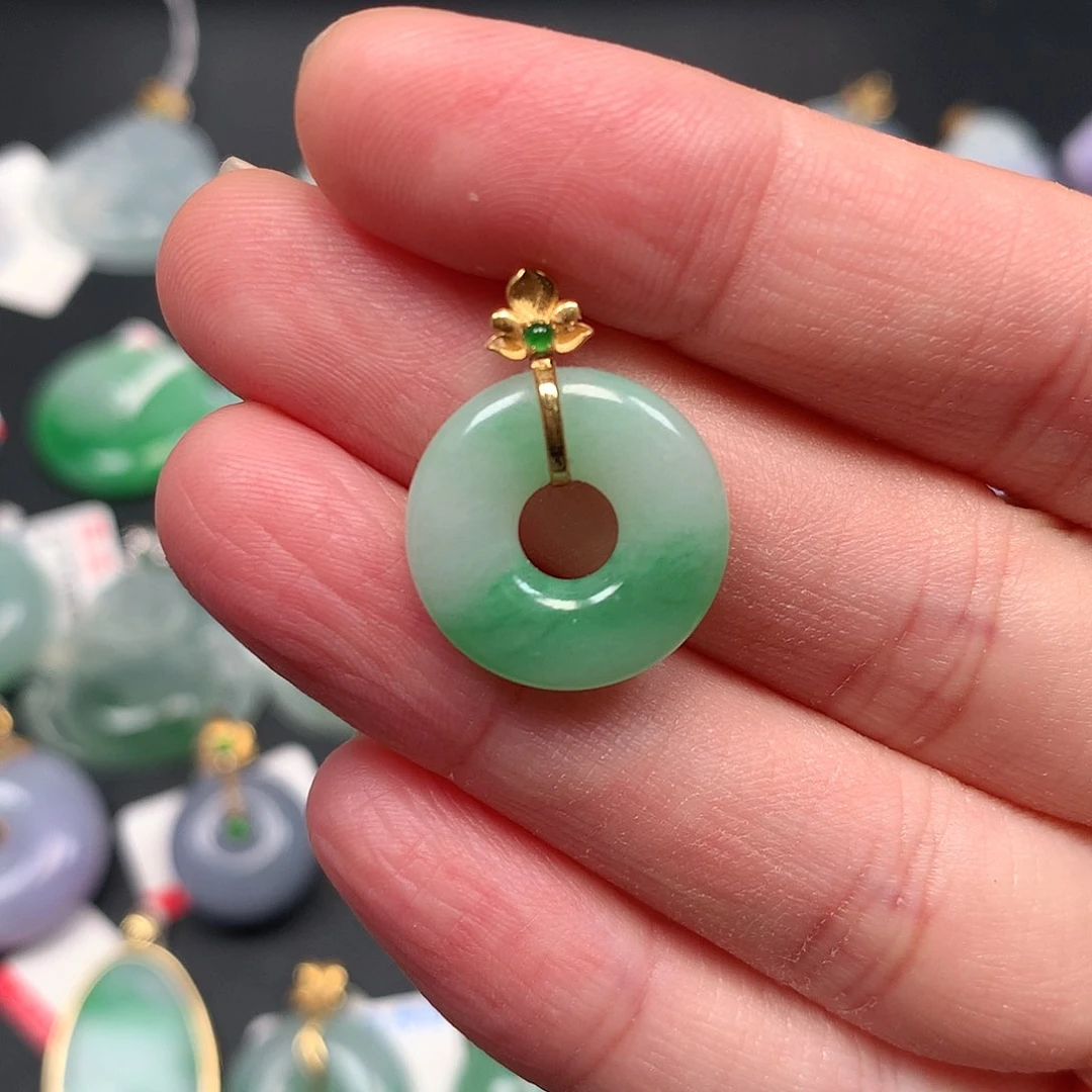 颈饰18K金镶嵌翡翠翡翠吊坠