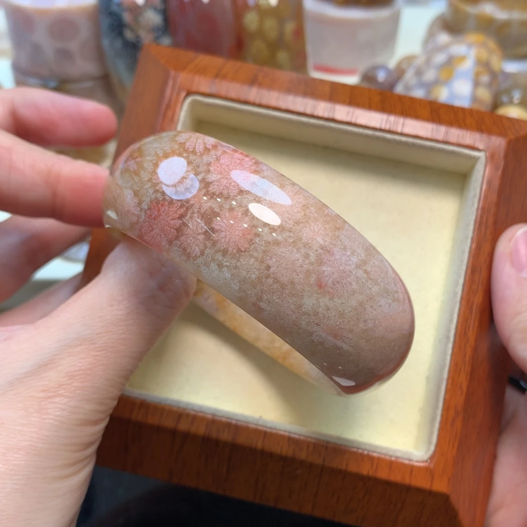 硅化珊瑚（珊瑚玉）手镯未镶嵌56.8口2500