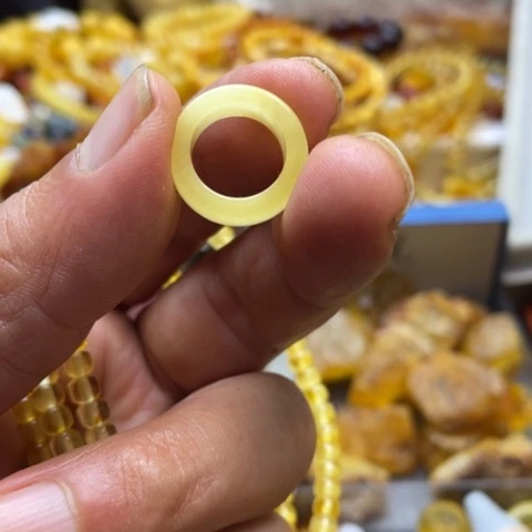 手串蜜蜡未镶嵌吊坠