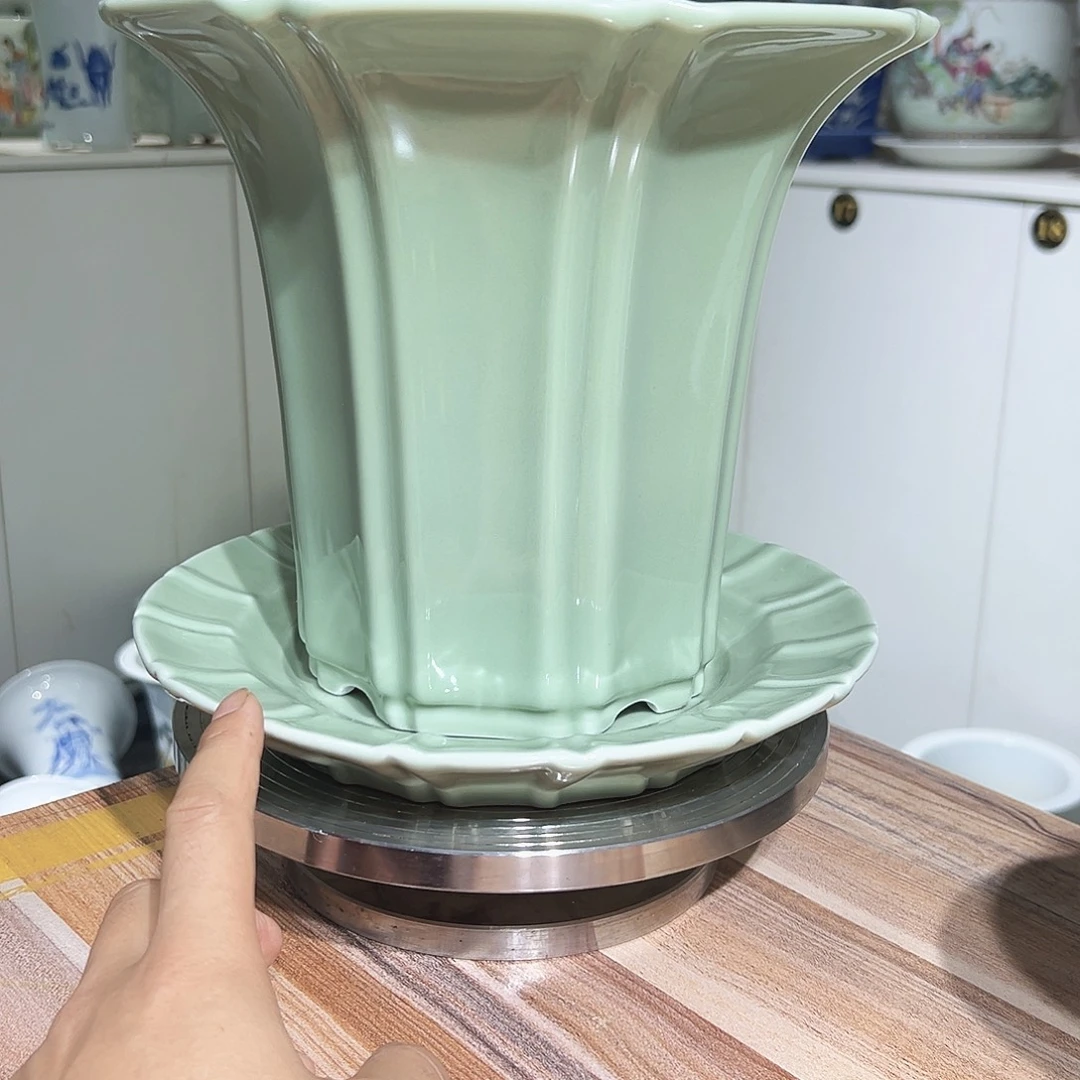 股***香花器色釉刮凌陶瓷花器套