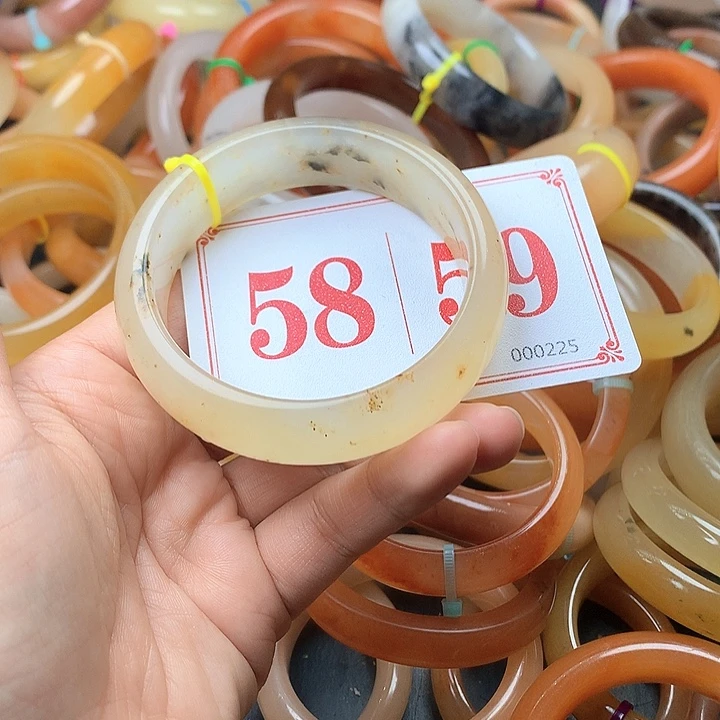 未镶嵌石英质玉（黄龙玉）手镯任****痛